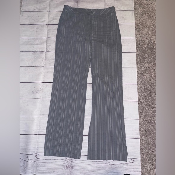 Women's Peace Of Cloth Pants - Picture 2 of 8